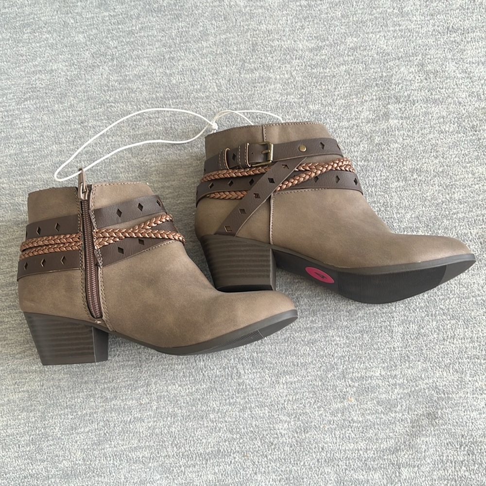 Report Ankle‎ Booties Women Girls Size 4 Tan Brown 1.75 Inch Heel Side Zip New - Picture 3 of 11